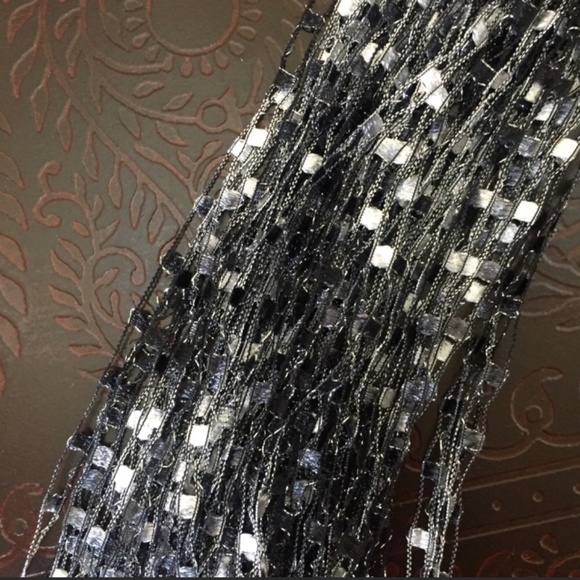 Sparkle Scarf Knotted Center Grey - Picture 6 of 6